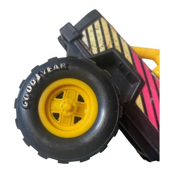 Vtg Remco 1985 Black #7 Toy Truck 7" STP Goodyear Valvoline - Picture 5 of 6